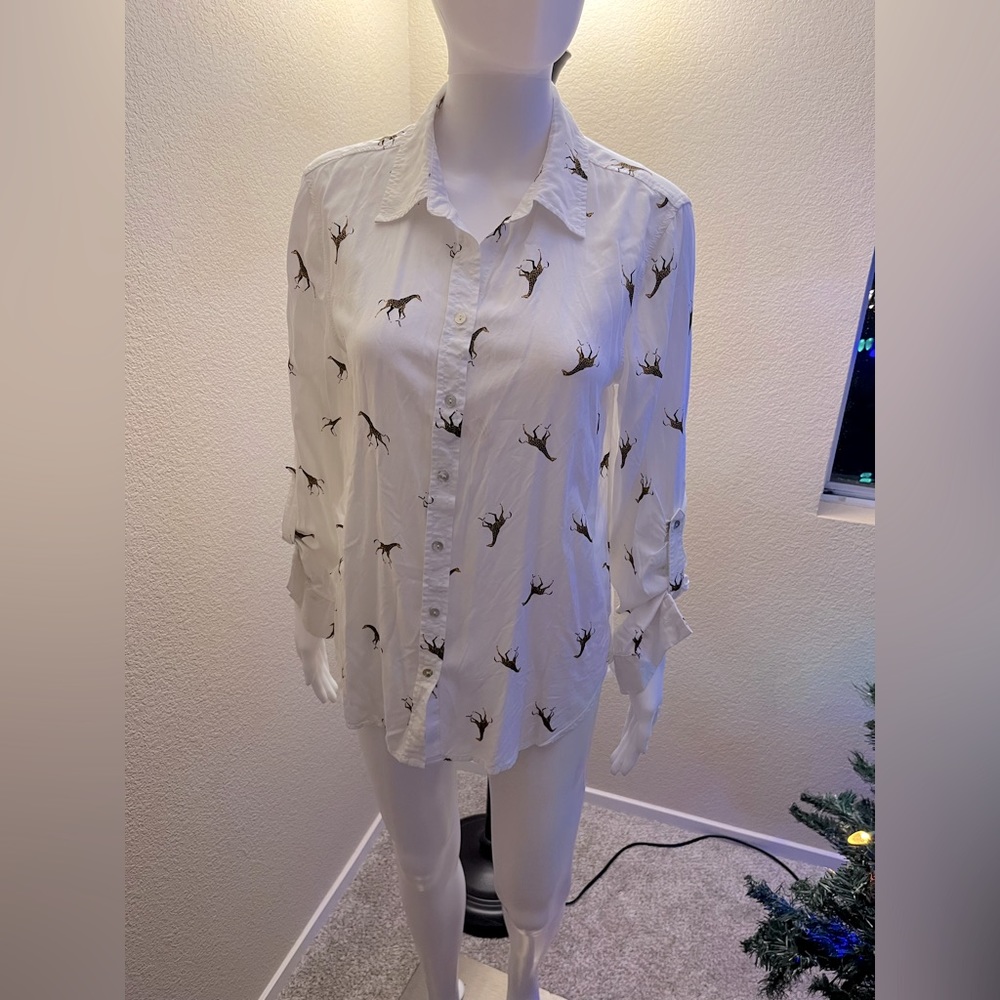 Jane & Delancey Fun Giraffe Print Long Sleeve Button Up Blouse size M